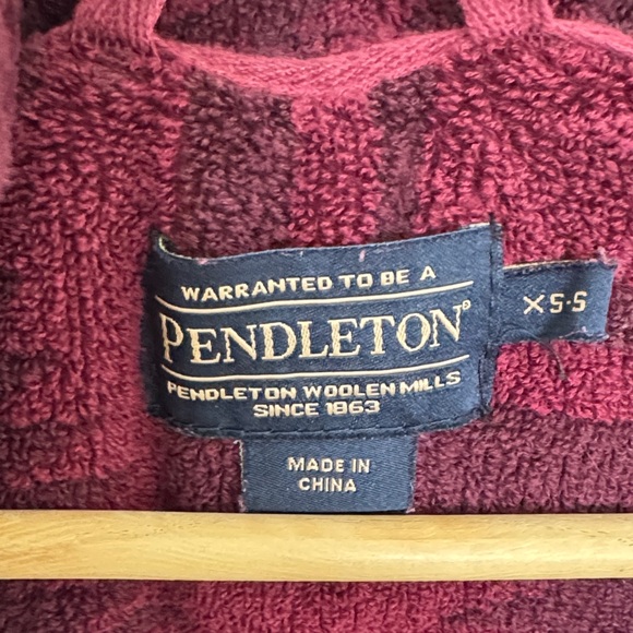 Pendleton Deep Red Robe - Picture 2 of 4